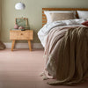 Спалня с табла от масивен дъб NATURE  с дървени крака и различни рамери
