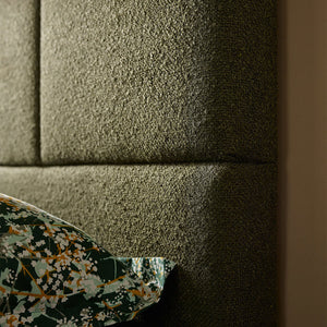 Тапицирано легло с крака Geometric 180x200 I Флор Декор