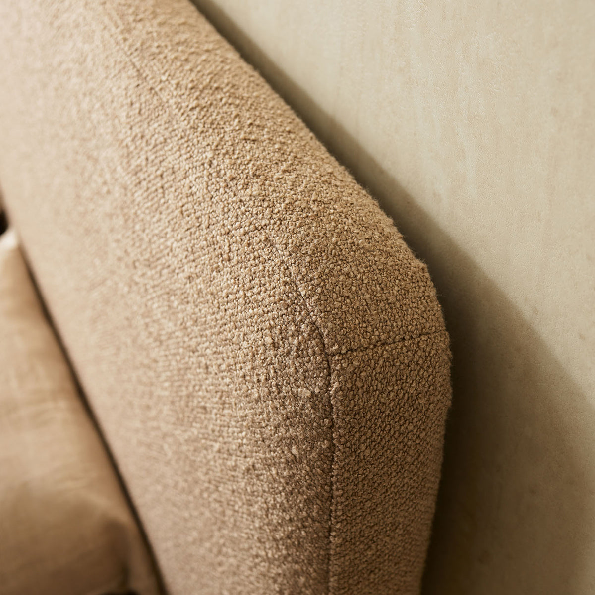 Тапицирано легло CALME