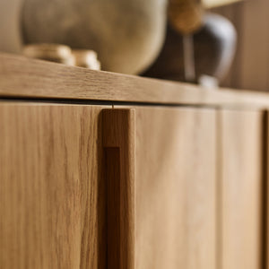 Бюфет с чекмеджета и осветление Well