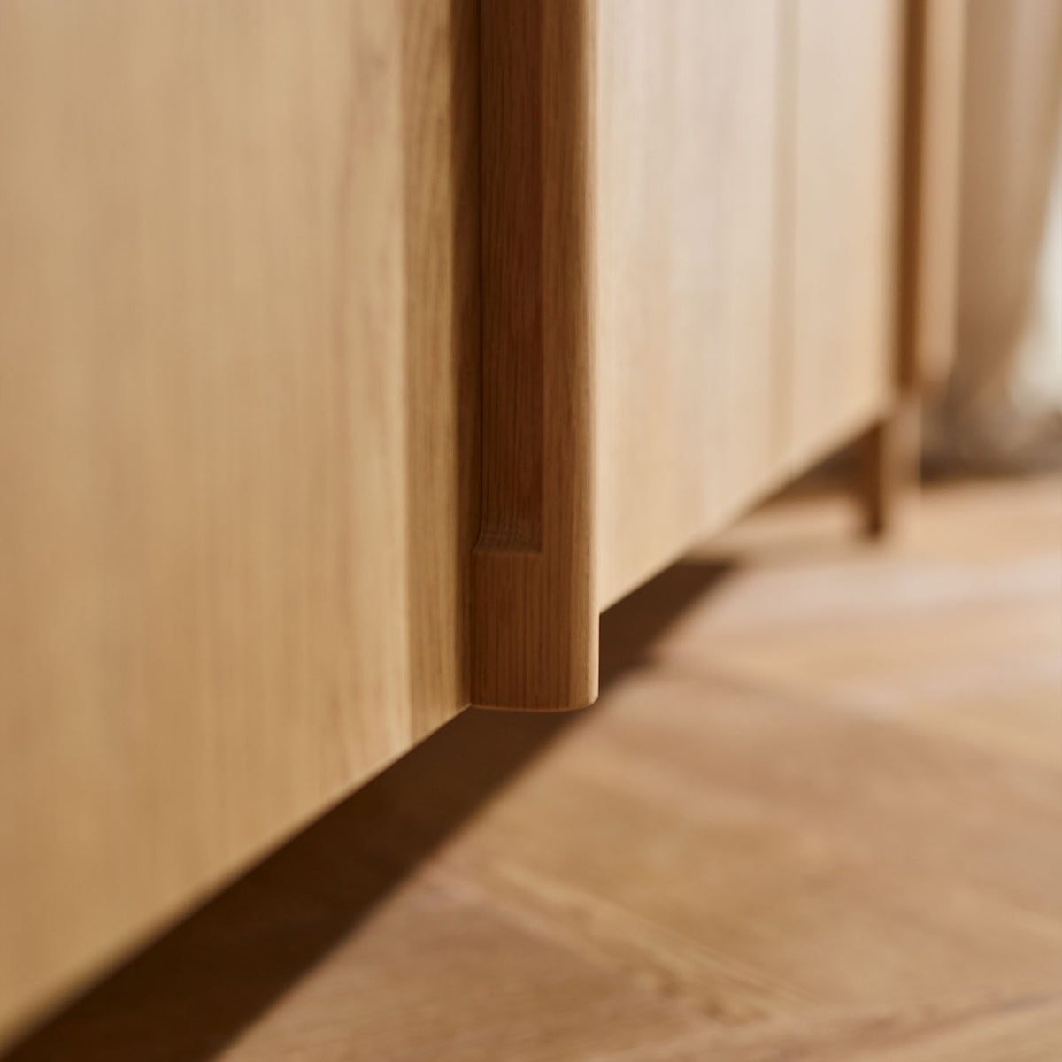 Бюфет с чекмеджета и осветление Well