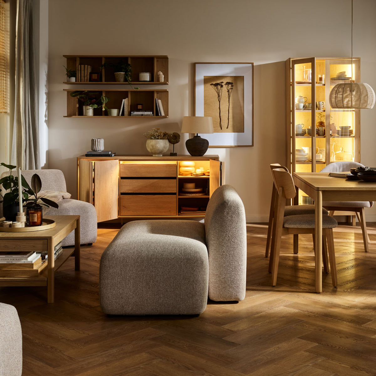 Бюфет с чекмеджета и осветление Well