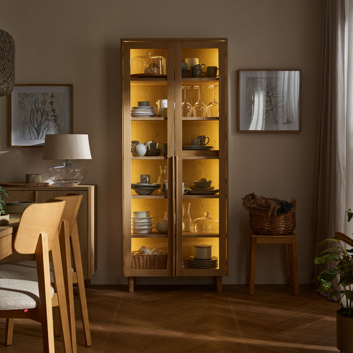 Двукрила витрина Well