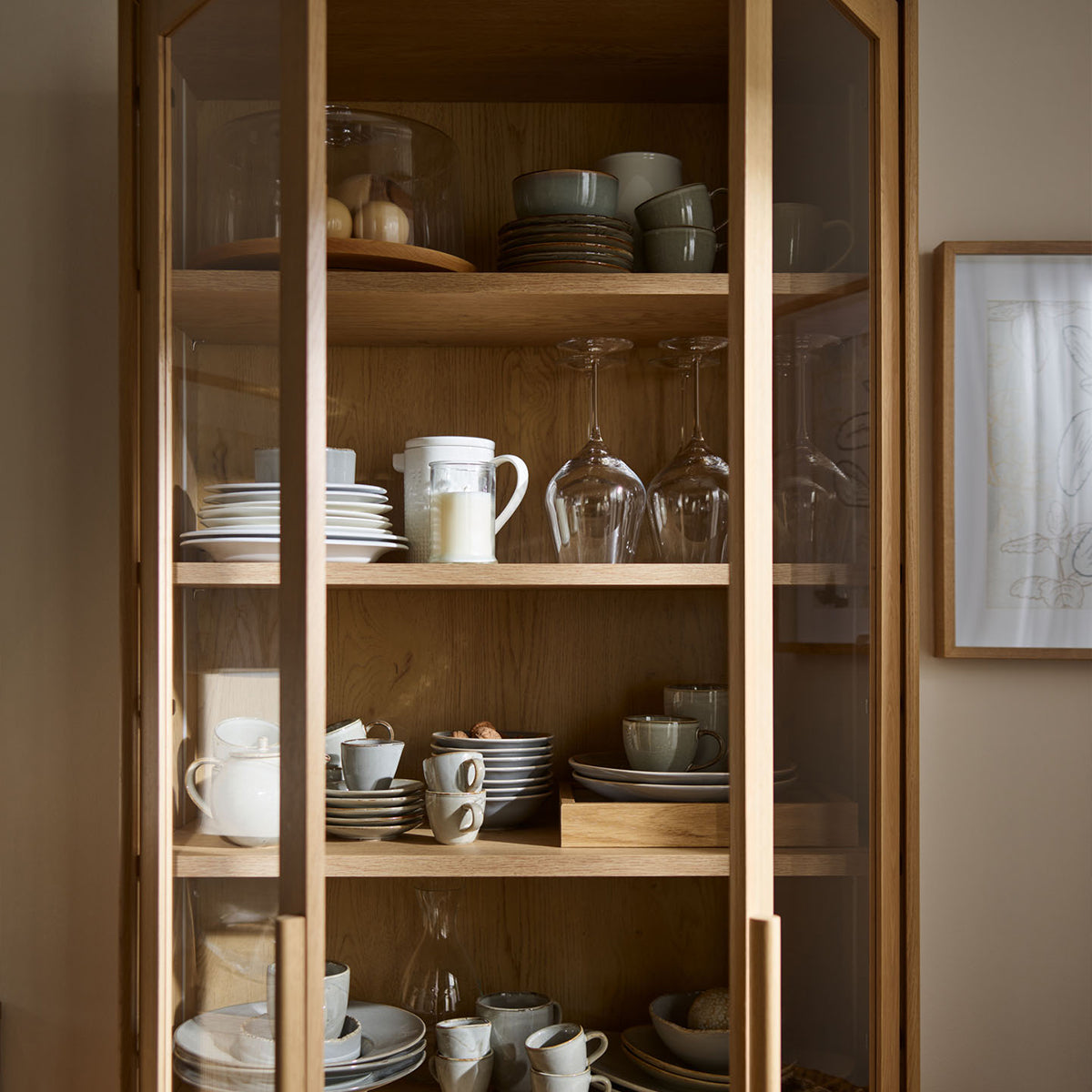 Двукрила витрина Well