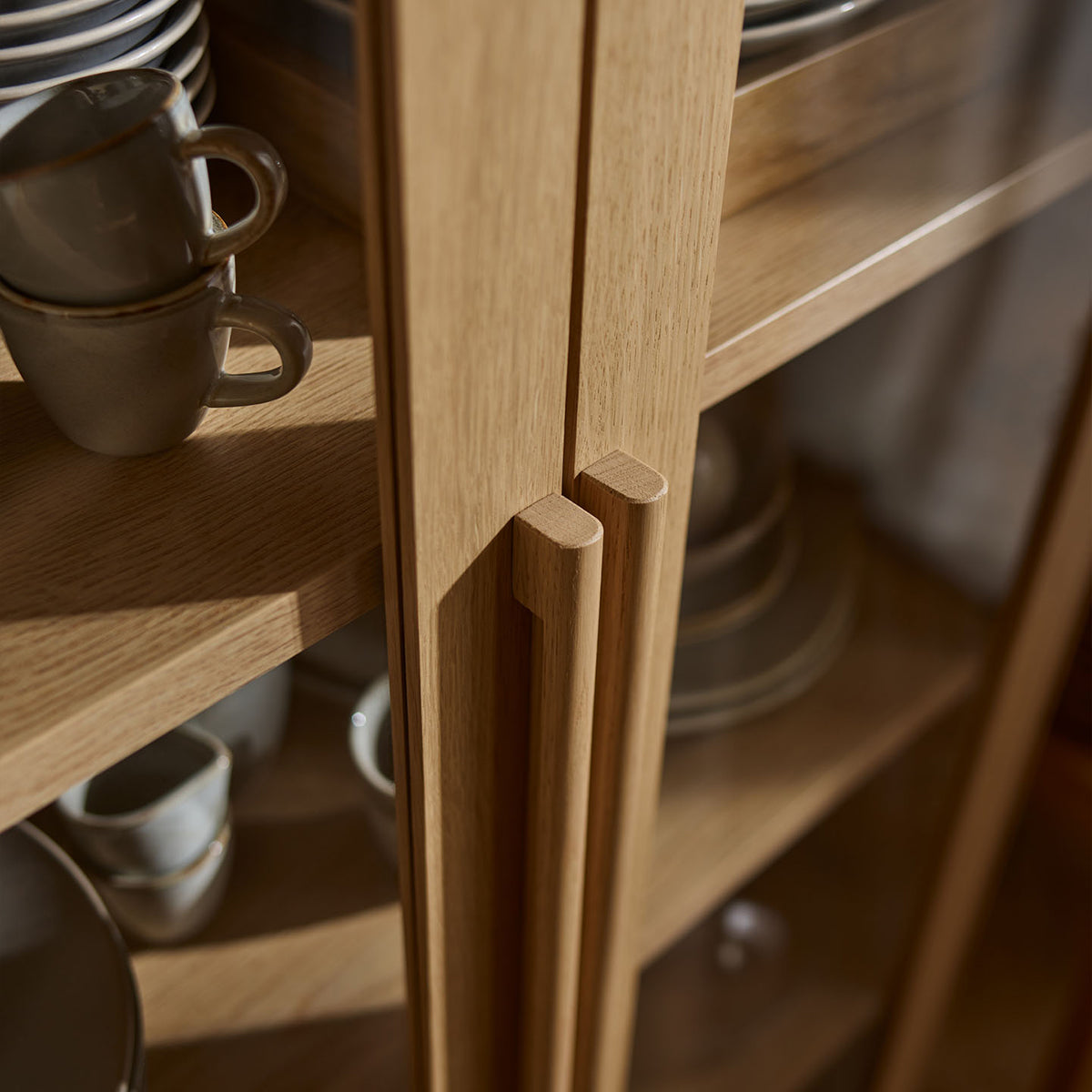 Двукрила витрина Well