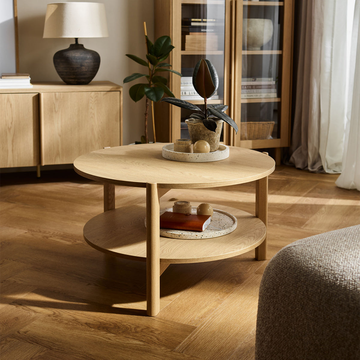 Кръгла холна маса Well