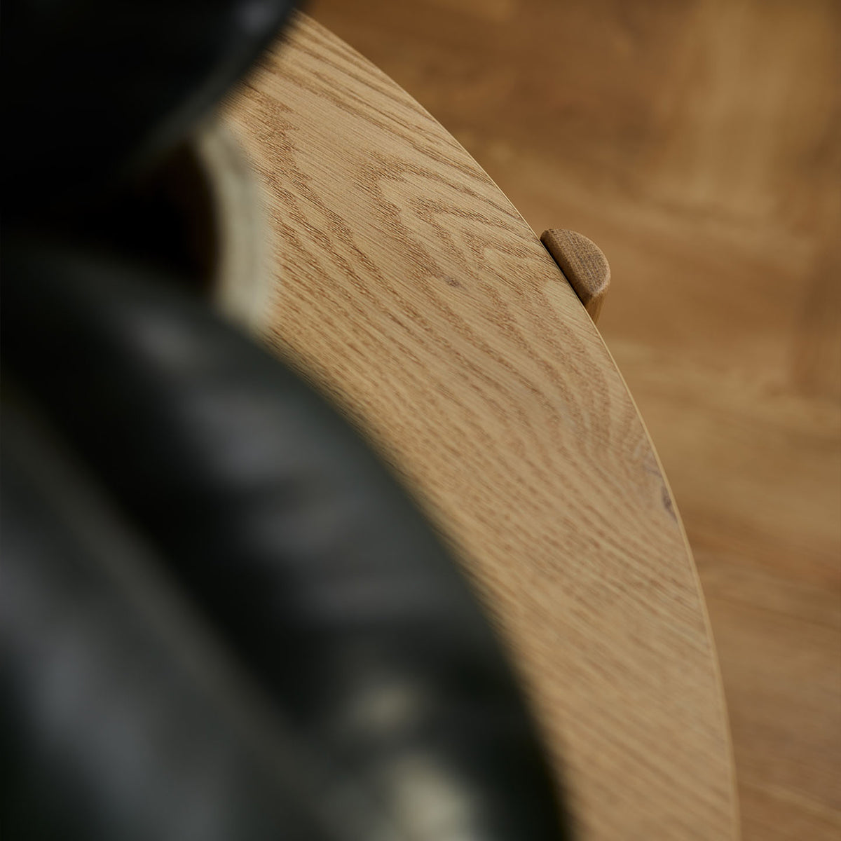 Кръгла холна маса Well