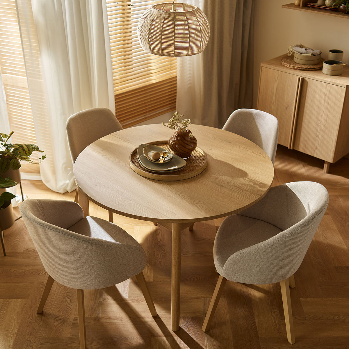 Кръгла разтегателна маса Well