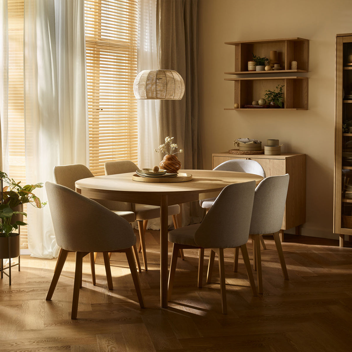 Кръгла разтегателна маса Well