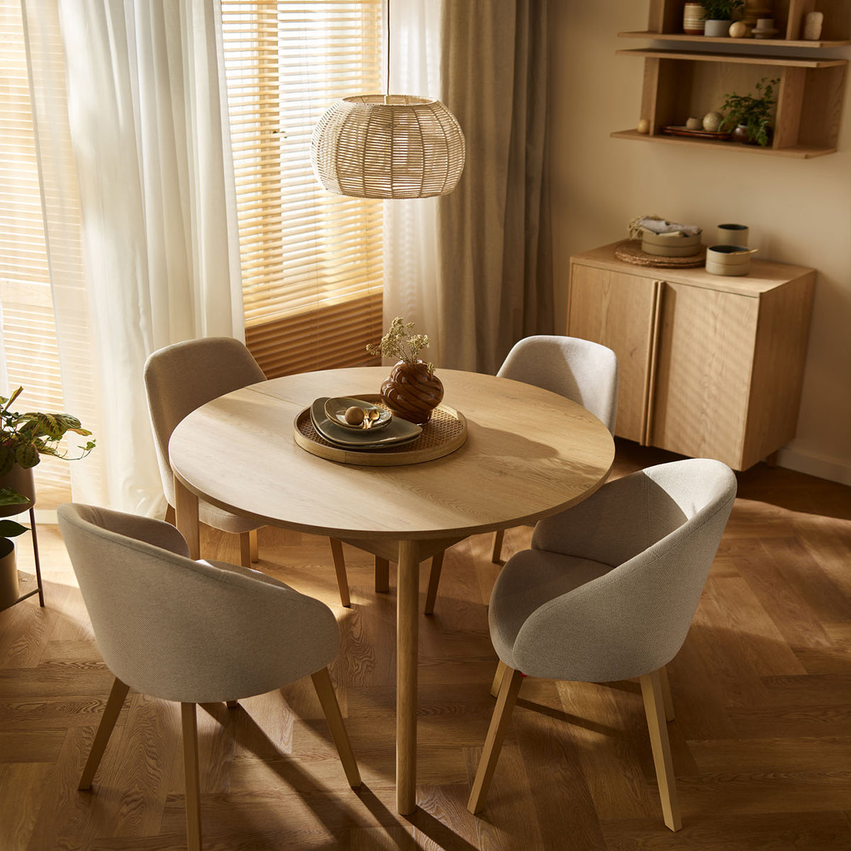 Кръгла разтегателна маса Well