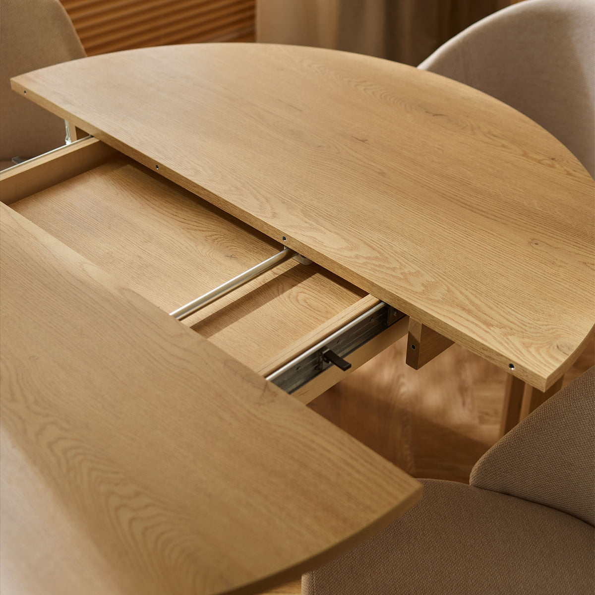 Кръгла разтегателна маса Well