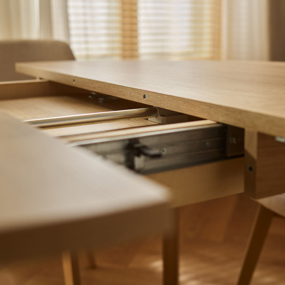 Кръгла разтегателна маса Well