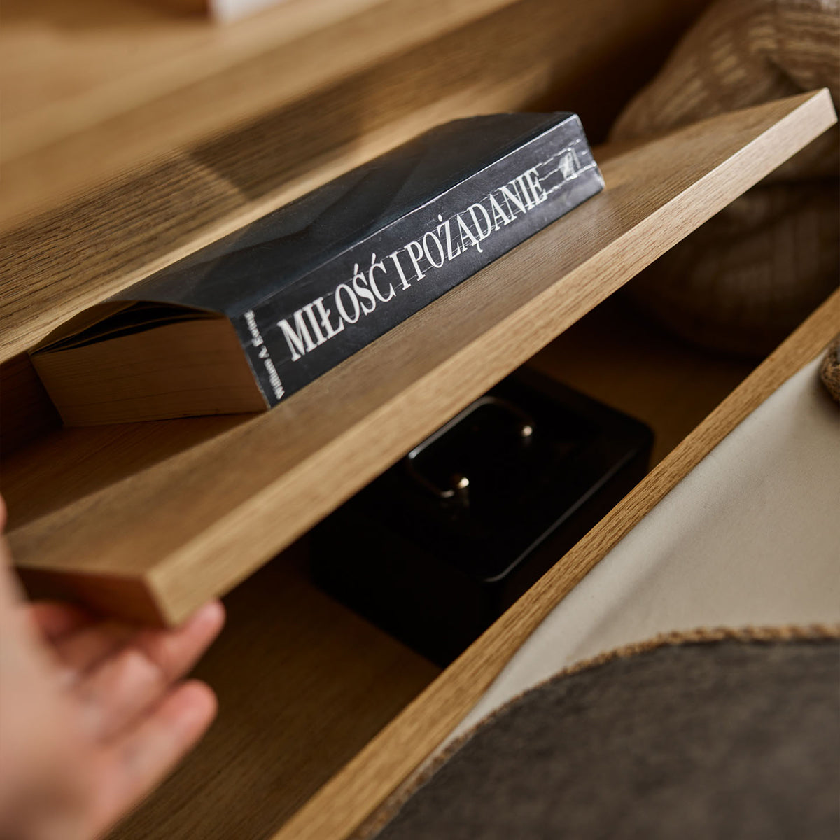 Легло с рафтове Well