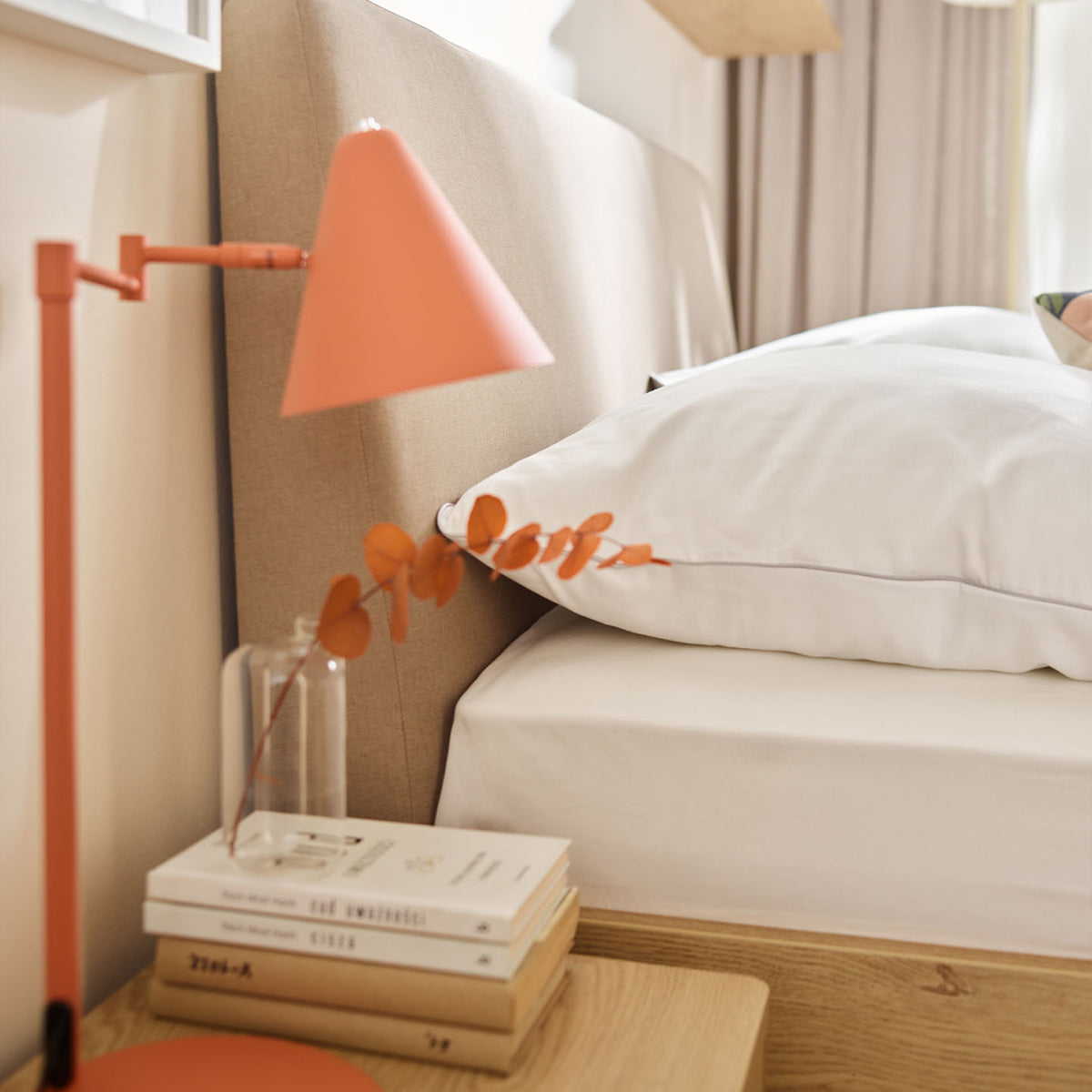 Легло с тапицирана табла Well