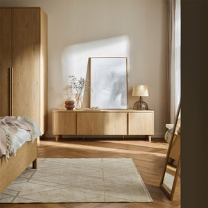 Широк скрин с чекмеджета и осветление Well