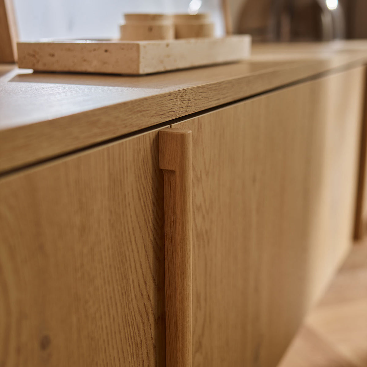 Широк скрин с чекмеджета и осветление Well