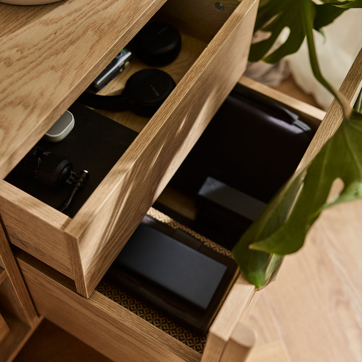 Широк шкаф за телевизор Well