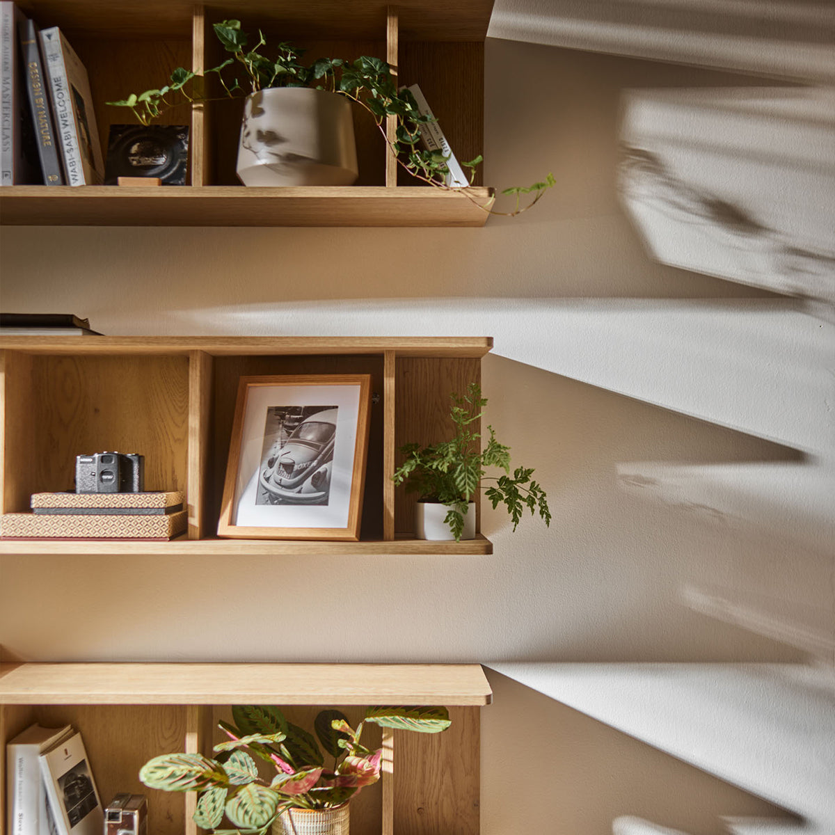 Широка етажерка за стена Well