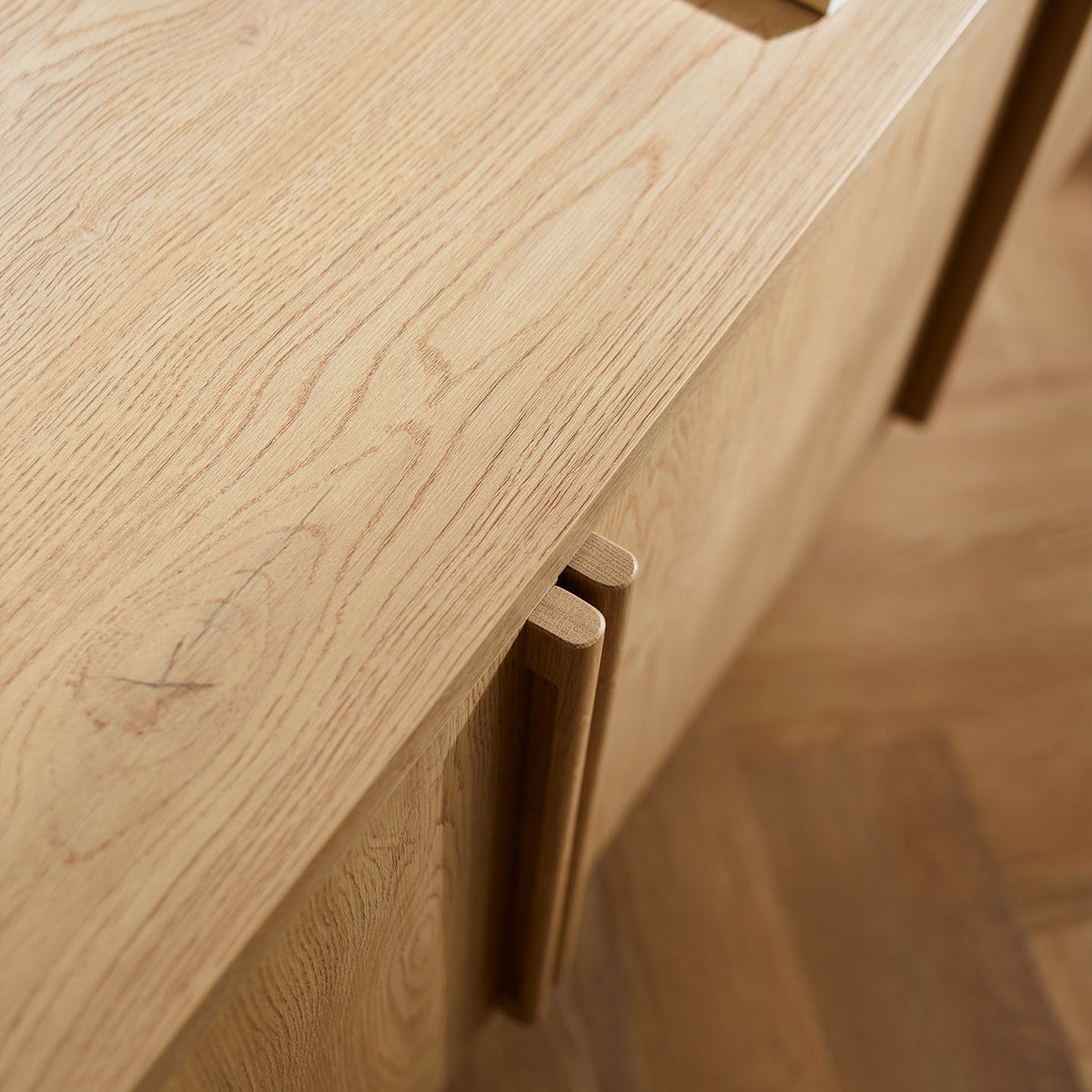 Тесен шкаф за телевизор Well