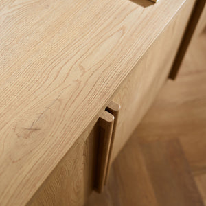 Тесен шкаф за телевизор Well