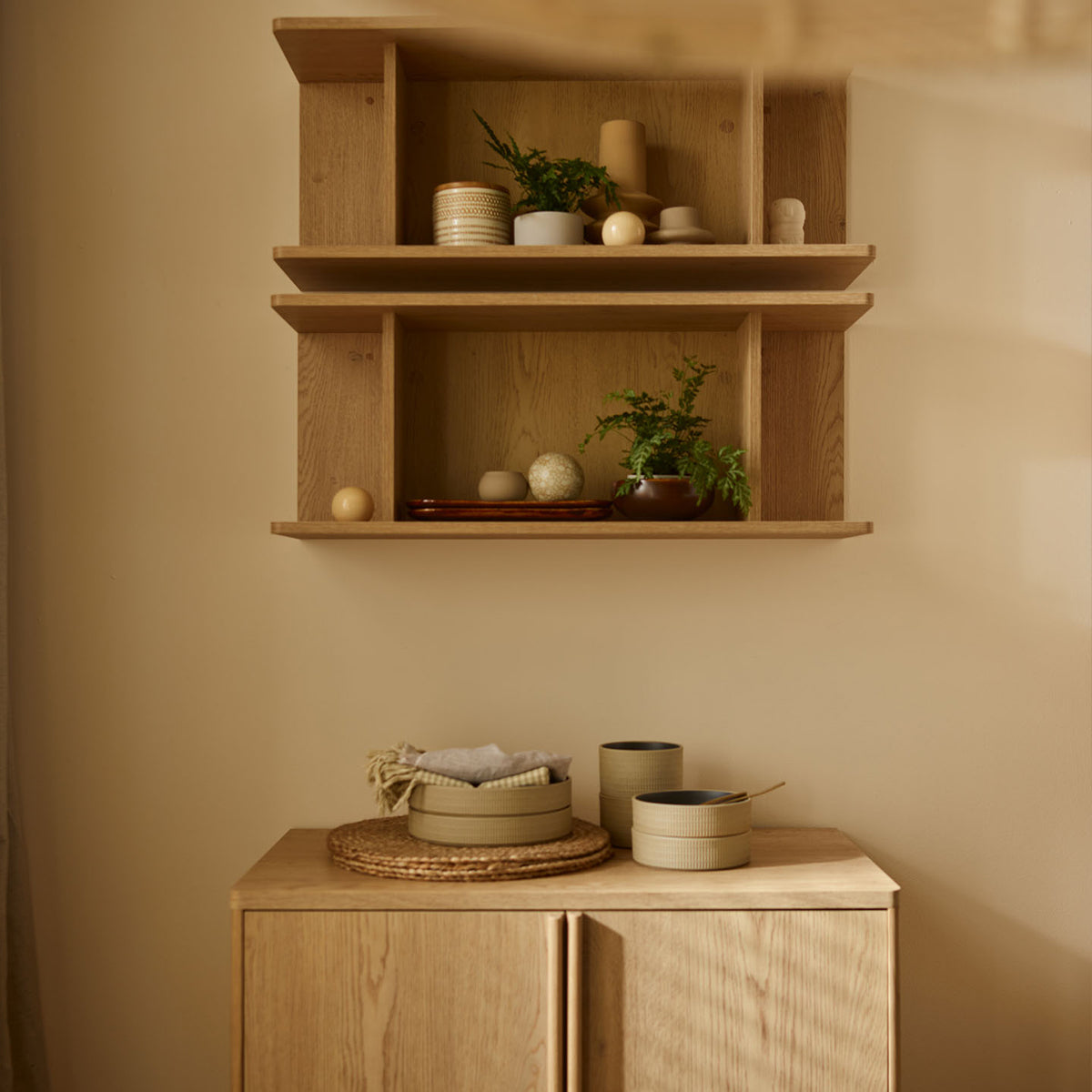 Тясна етажерка за стена Well