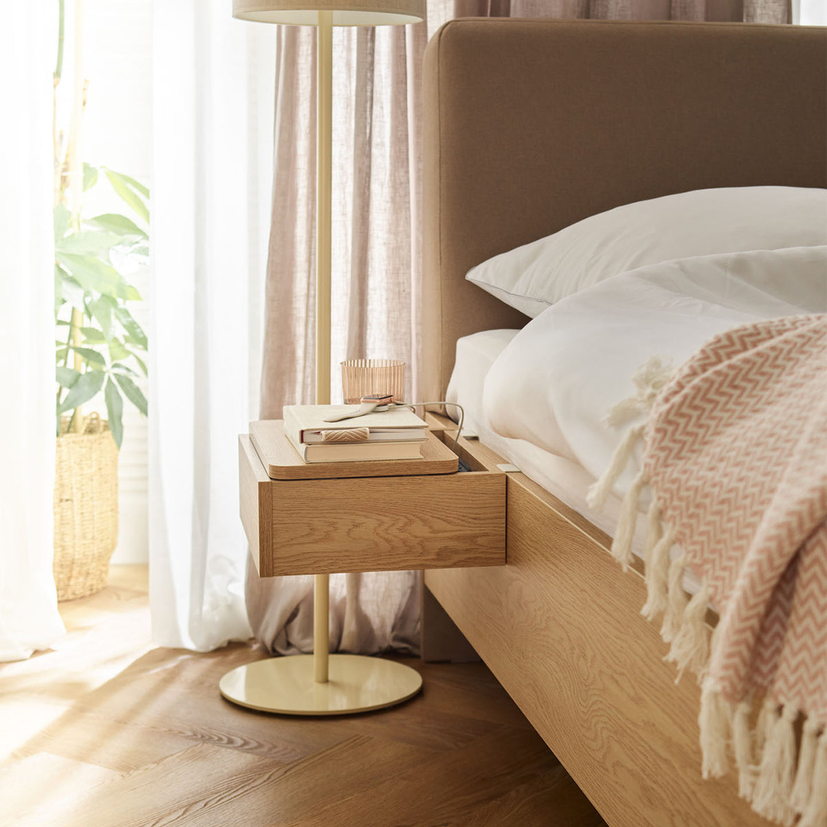 Висящо нощно шкафче Well