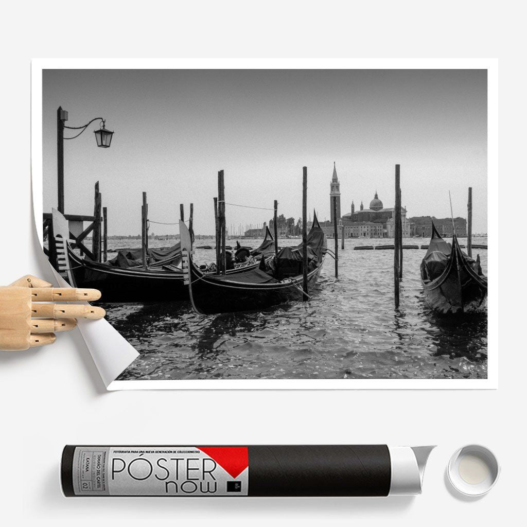 Постер "Gondolas in Venice" на Monochrome Hub Gallery от Флор Декор