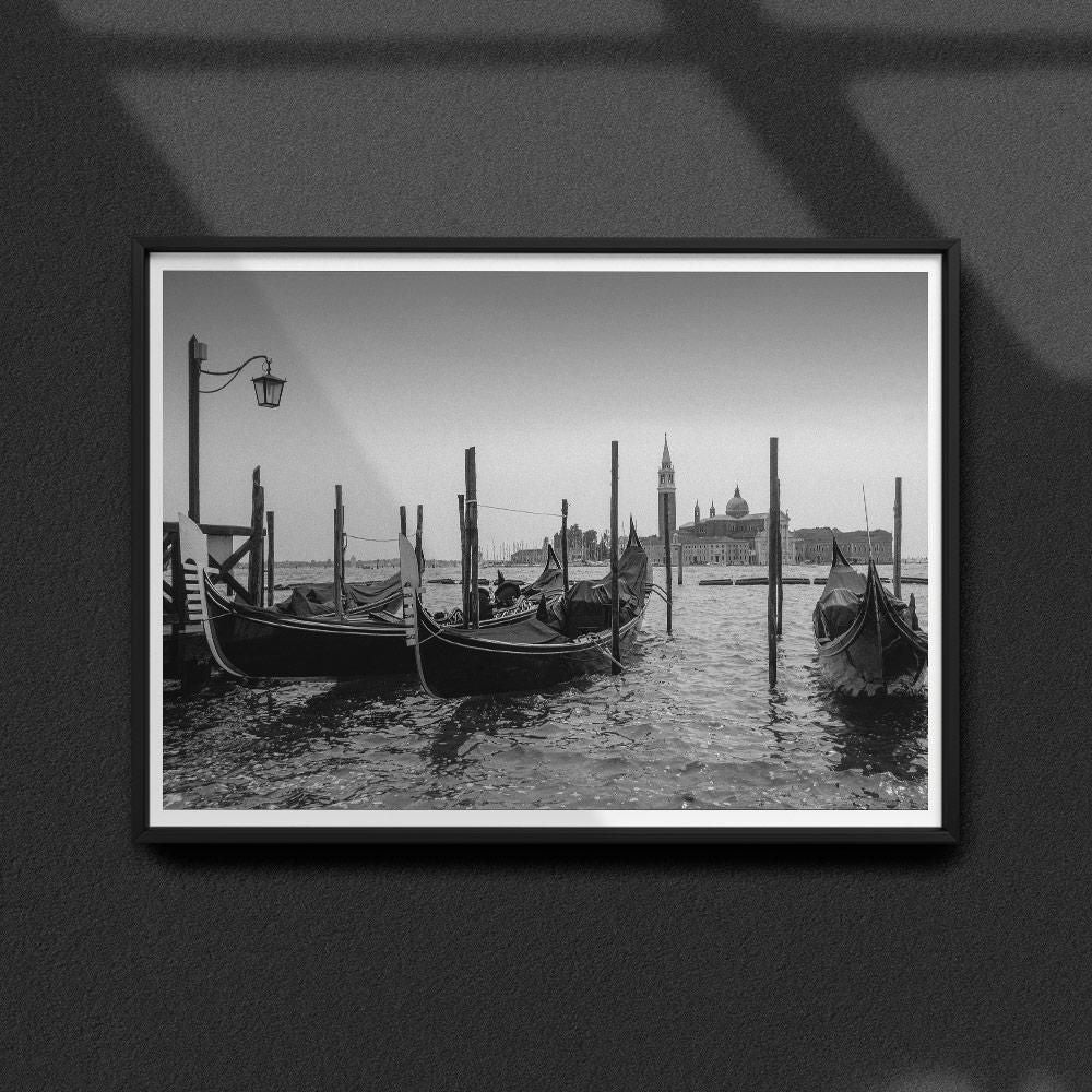 Постер "Gondolas in Venice" на Monochrome Hub Gallery от Флор Декор